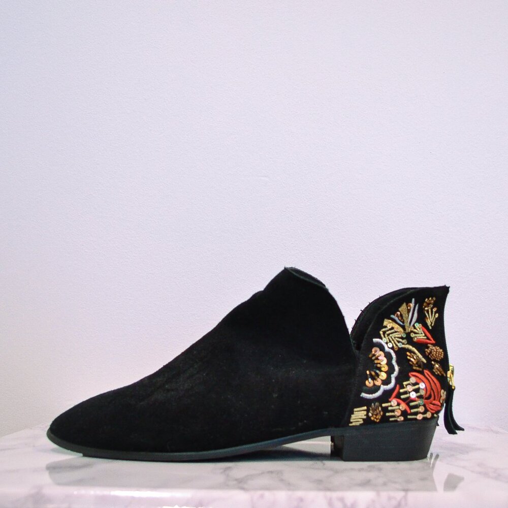 KENNETH COLE REACTION | BLACK EMBELLISHED ANKLE BOOTS